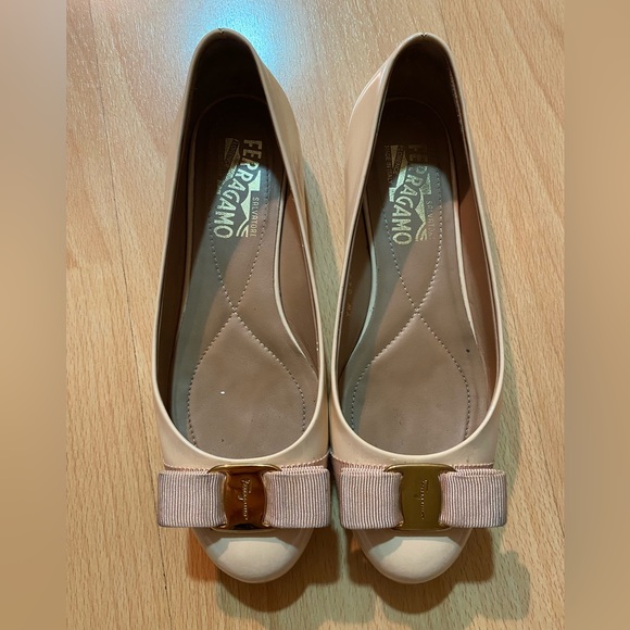 Salvatore Ferragamo, the Varina ballet flat - Picture 1 of 3